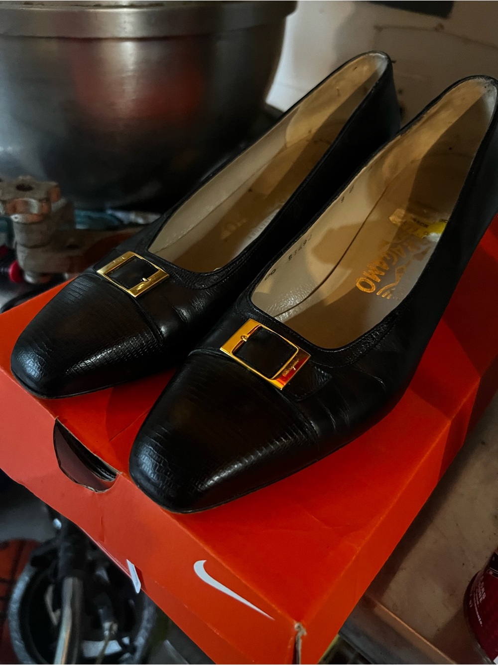 Salvatore Ferragamo size 9 black mid heel good condition - Picture 5 of 5